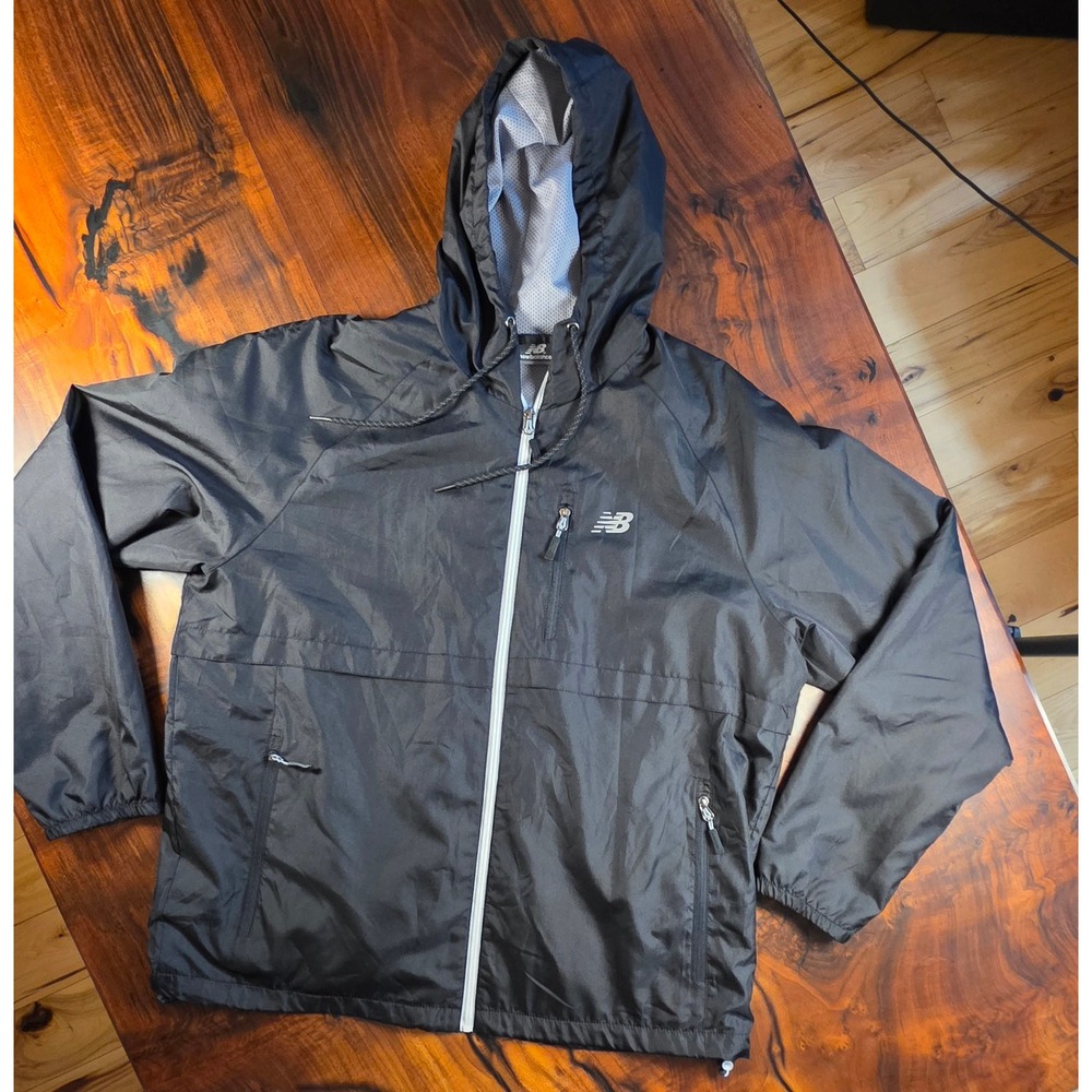 New Balance Unisex Black Hooded Windbreaker Gorpcore Atheleisure Streetfashion